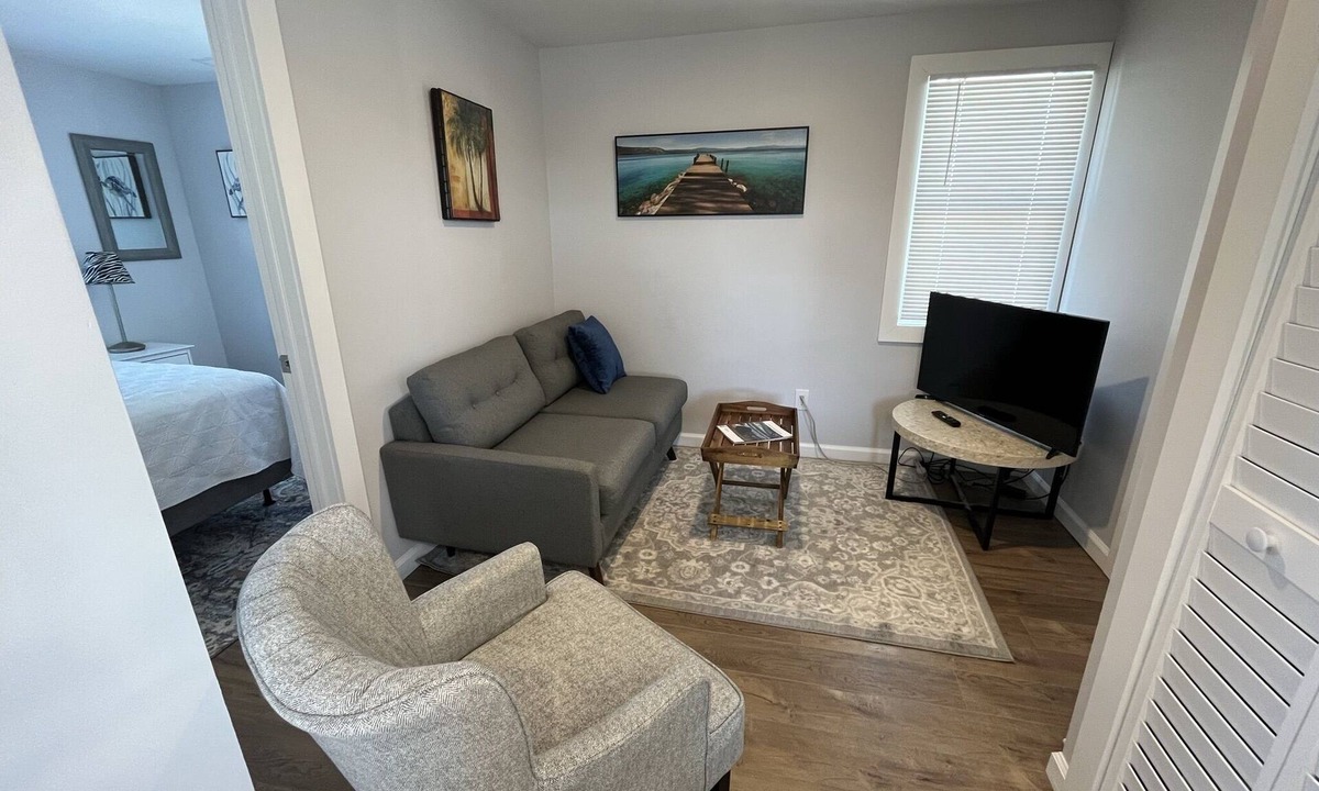 North End Apartment | Catch the Sunset at Bayside