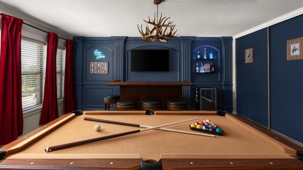 Cedar Park House | Cedar Park Parlor 5BR Hot Tub & Game Room