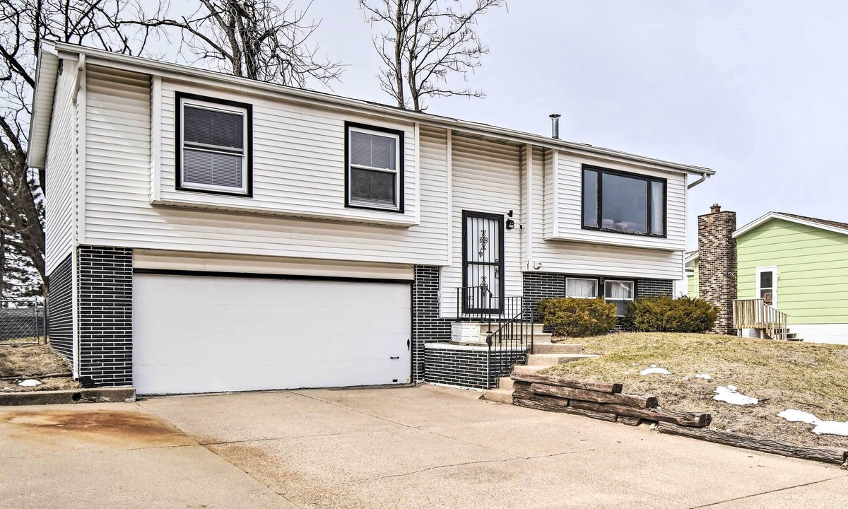 Cedar Rapids House | Cedar Rapids Rental w/Yard ~ 6 Mi to Downtown!
