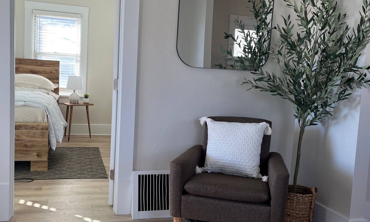 Aksarben - Elmwood Park House | Cedar Street Retreat - Heart of Aksarben!