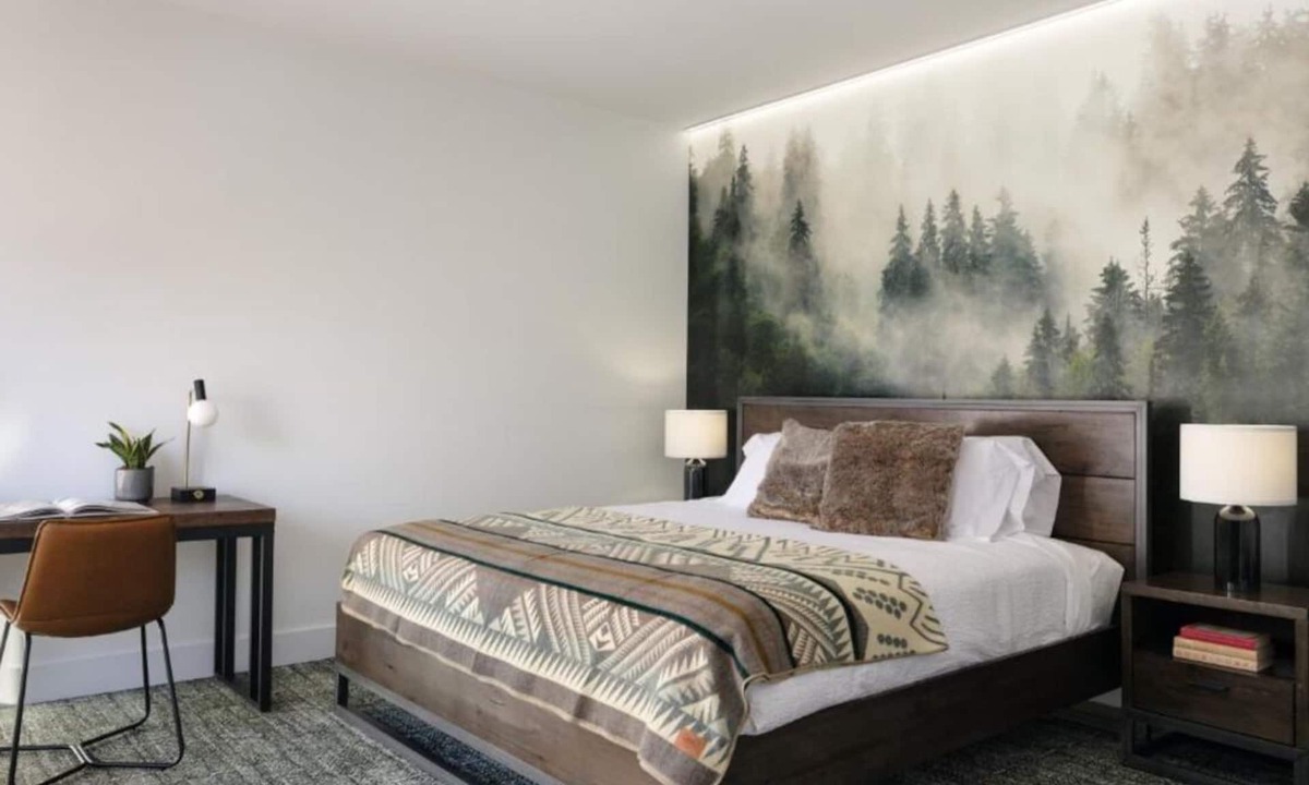 Silverthorne Hotel | Central Base for Your Colorado Adventure Awaits! Pets Allowed, Parking!