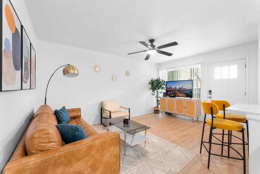 Hancock Apartment | Central Hyde Park 2BR king suites close to UT, Moody Center, DT