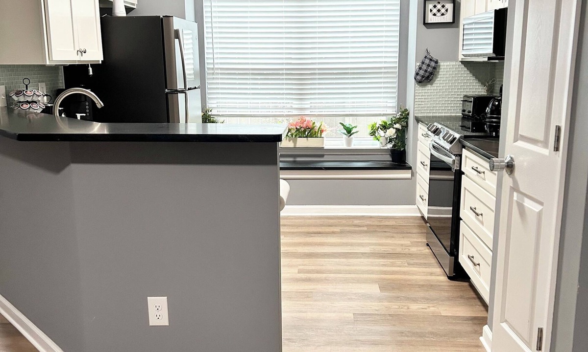 Madison Cottage | Central Madison Spot Near Work & Attractions