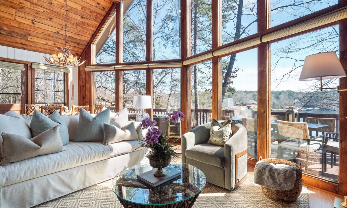 Crane Hill House | Chalet on Smith Lake - perfect lakeside retreat!