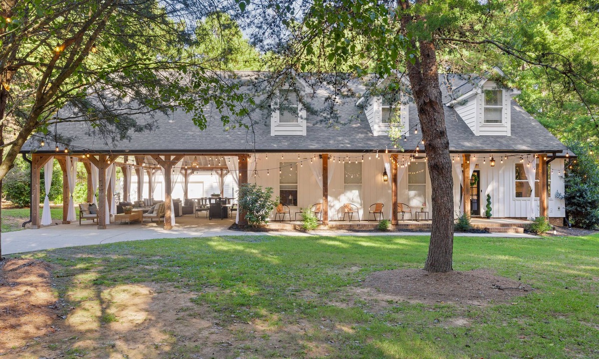 Mint Hill House | Charlotte Area Getaway Retreat & Event Venue Weddings & More in Mint Hill