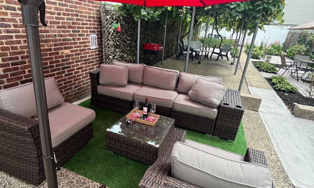 Elizabeth House | Charming 1-bedroom house in adorable Elizabeth with AC, WiFi