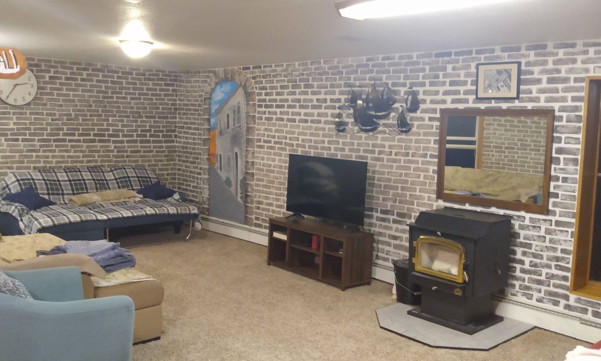 Custer House | Charming 1-bedroom unit in gorgeous Custer with WiFi car rental available. Suite