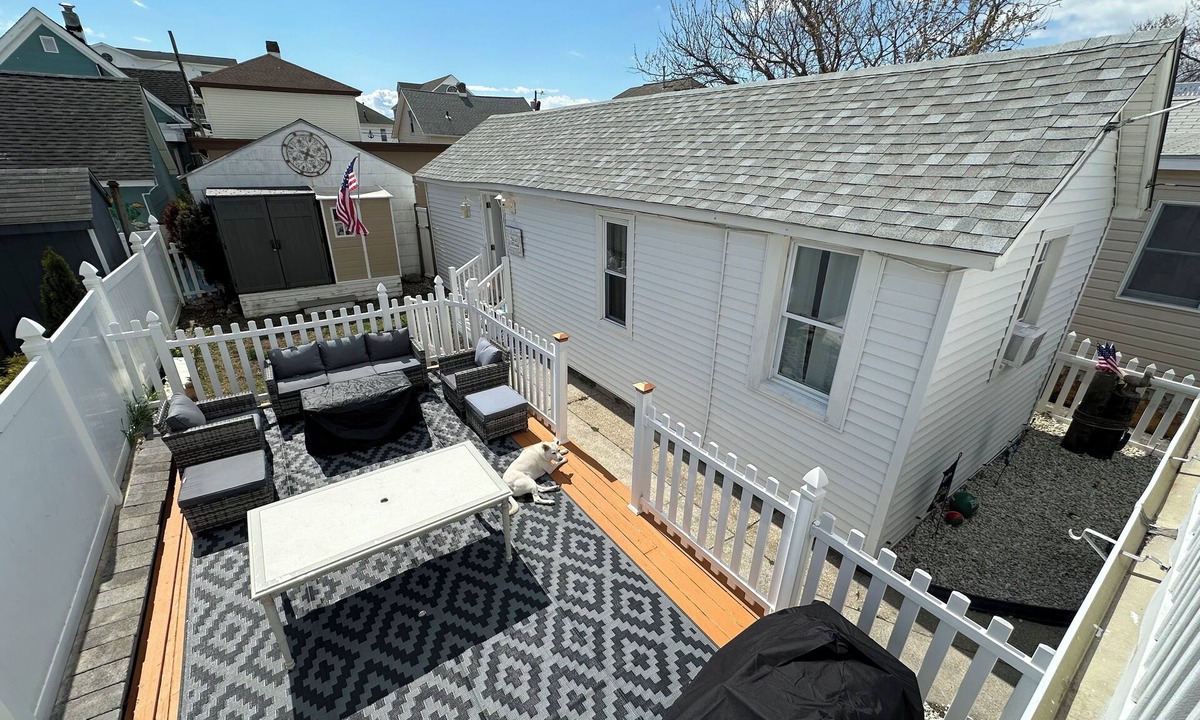 North Wildwood Cottage | Charming 2-bedroom beach cottage with AC & WiFi in North Wildwood. Pet Friendly