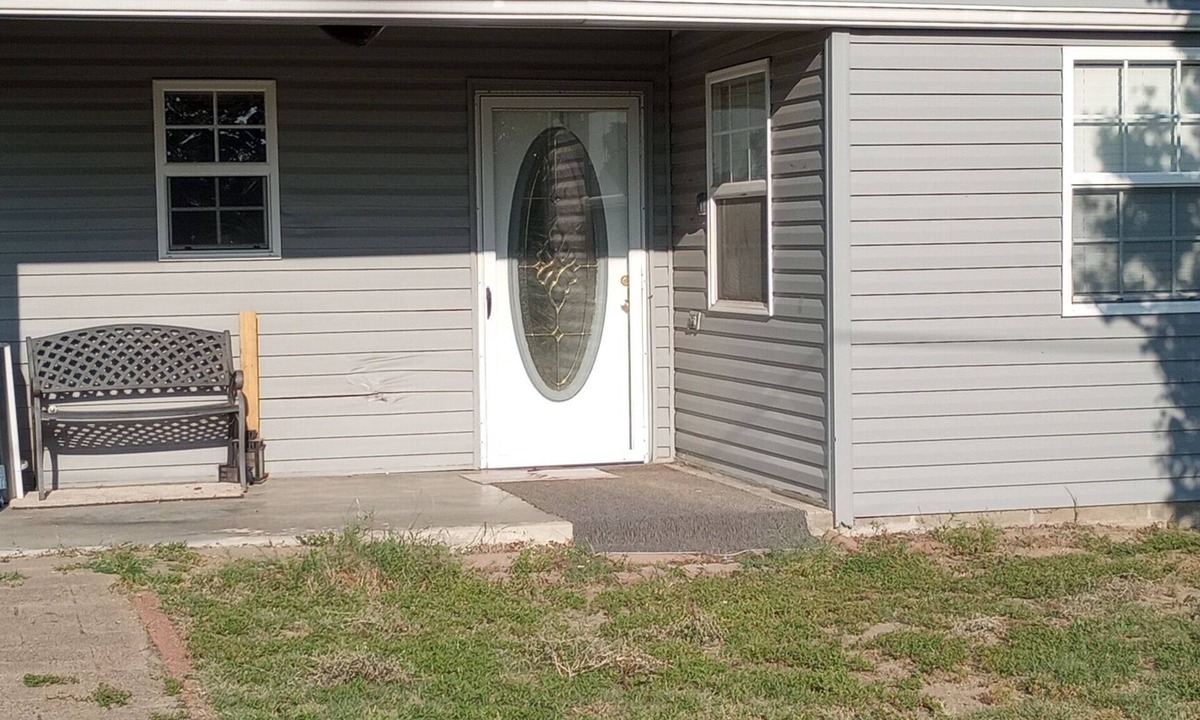 Checotah House | Charming 2-bedroom house with WiFi, AC near peaceful Lake Eufaula
