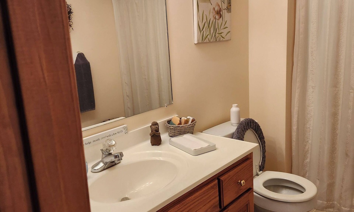 Milford House | Charming 2-bedroom house in delightful Milford with AC