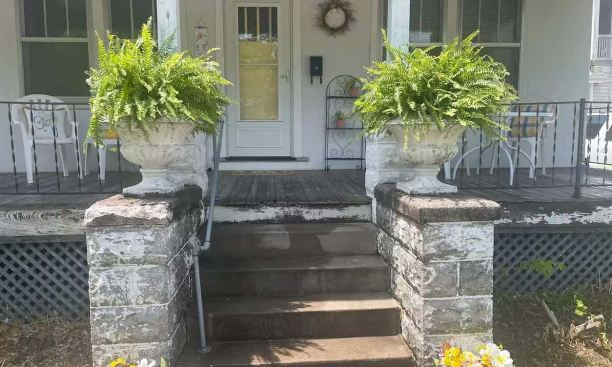 Quincy House | Charming 2-bedroom house with WiFi, AC in Quincy. Close to all amenities