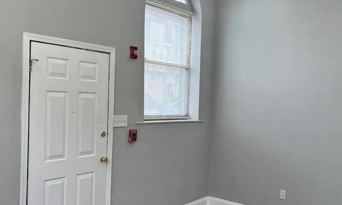 East Passyunk Crossing House | Charming 2-bedroom house in beautiful Philadelphia with AC