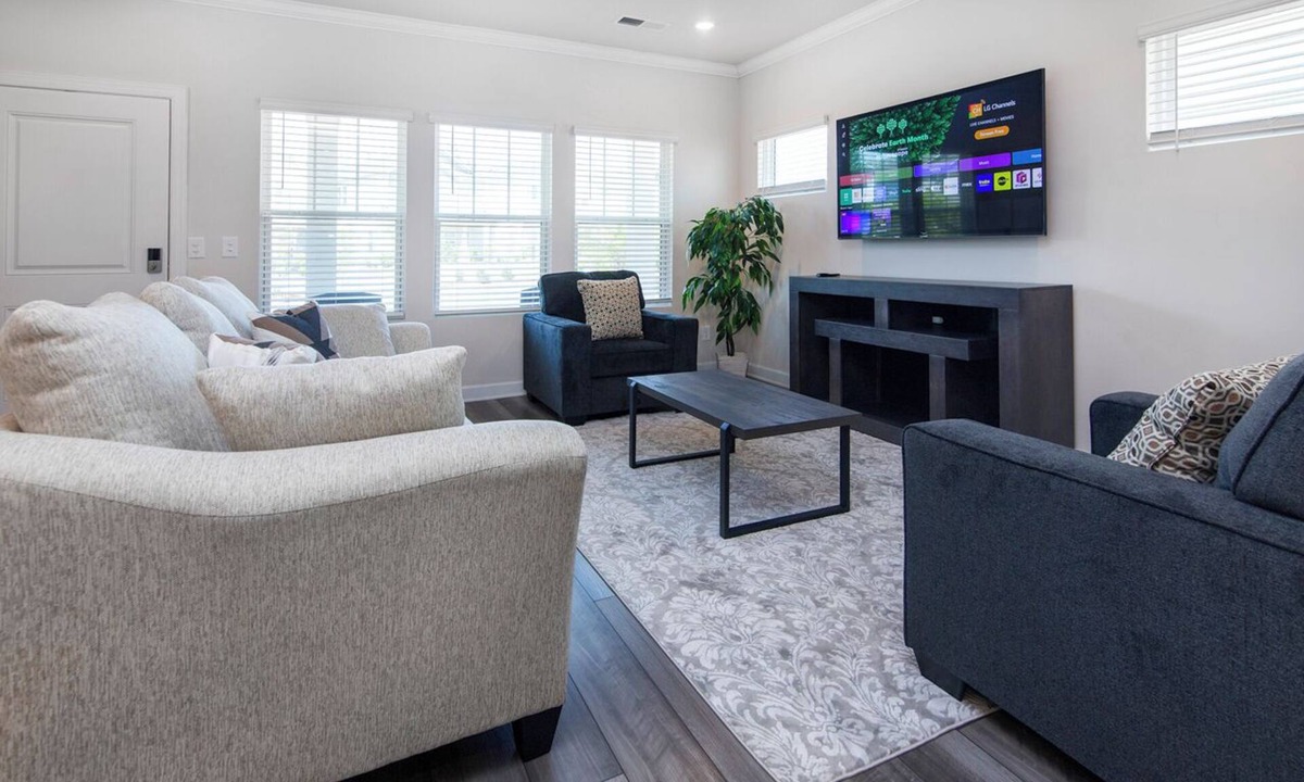Steele Creek House | Charming 2 story home in South Charlotte, featuring cozy and convenient spaces.