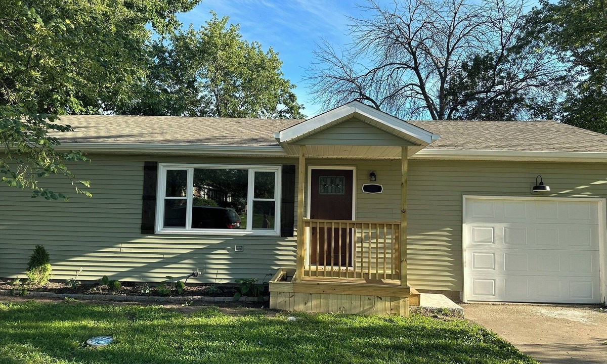 Hamilton House | Charming 2BR Cottage - Short walk to Missouri Star & Downtown Hamilton