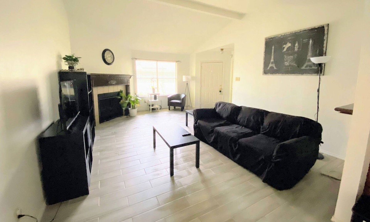 Milwood House | Charming 3 bedroom home with fireplace - 10 min from The Domain