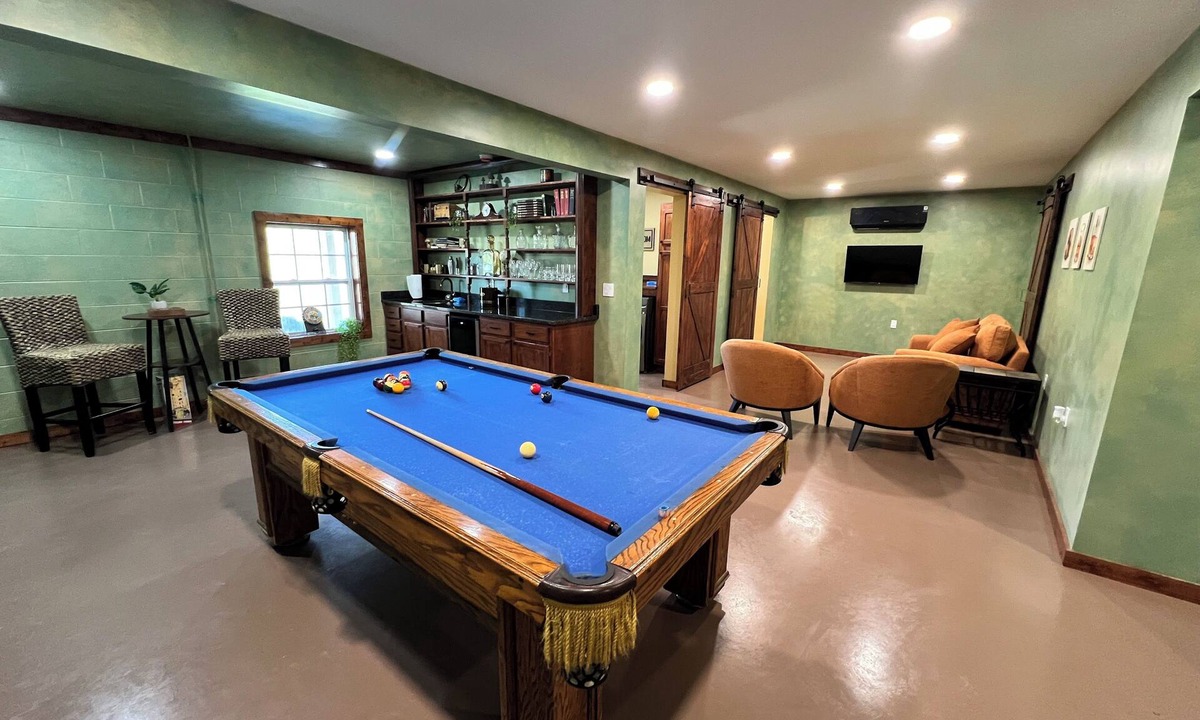 Higdon House | Charming 3 bedroom home with elegant speakeasy vibe. Fire pit. Billiards table.