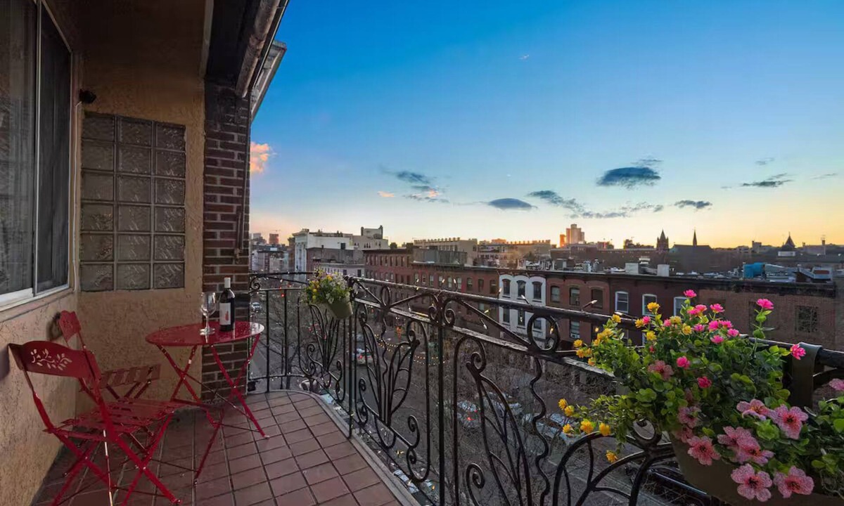 Hoboken Apartment | Charming 3BR Retreat w/Terrace – Mins to NYC