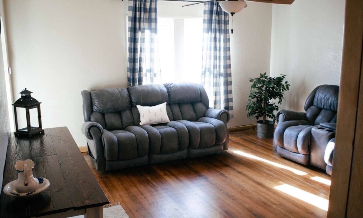 Marienthal House | Charming 5-bedroom farmhouse with AC, WiFi in peaceful Marienthal