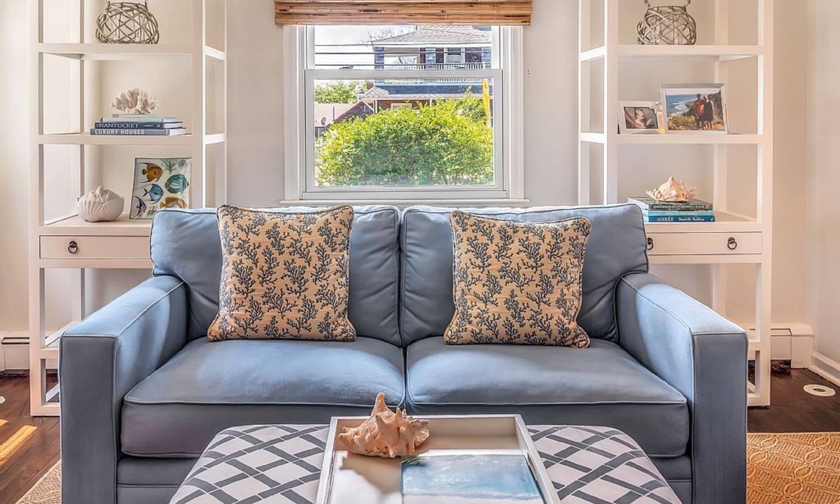Avon House | Charming 5-bedroom house, block and a half to the beach in Bay Head