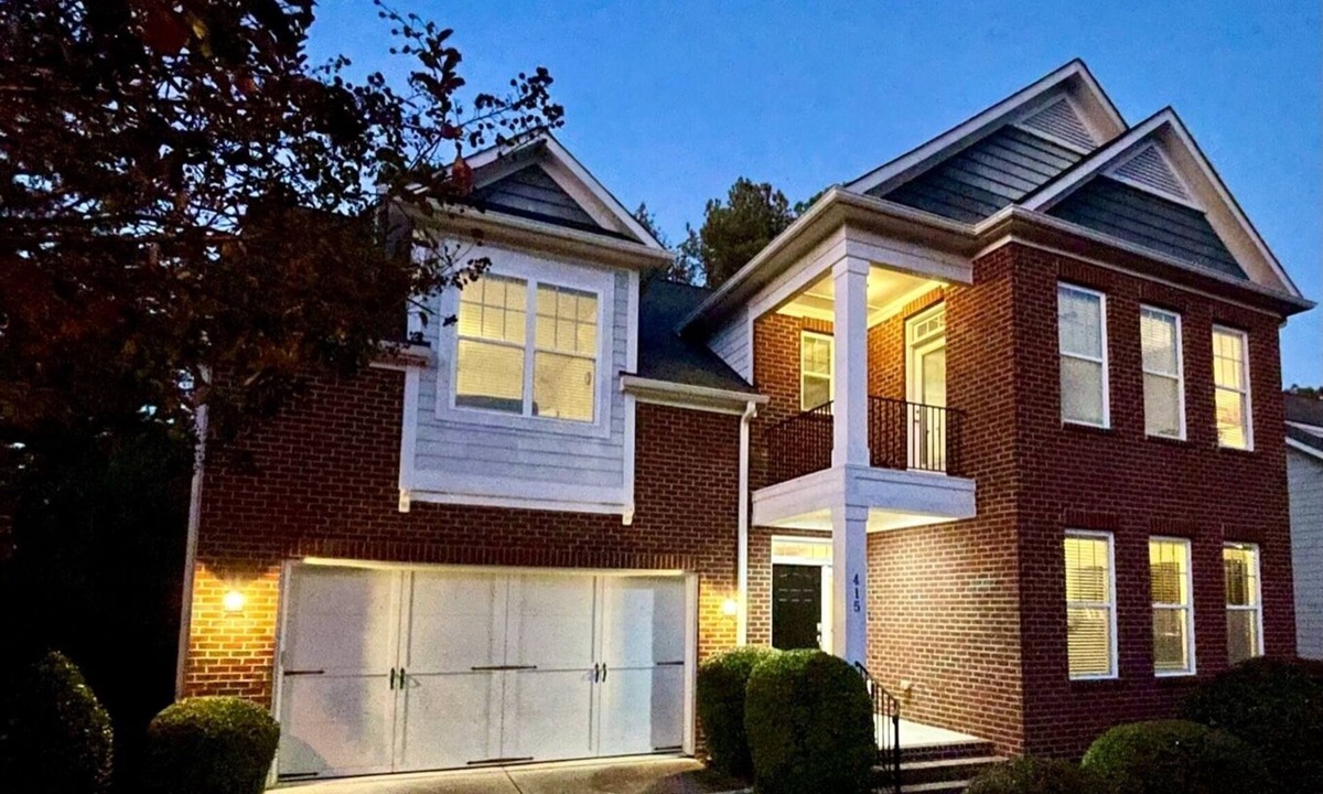 McCain House | Charming and spacious 6BR home near UNC, Duke, RTP