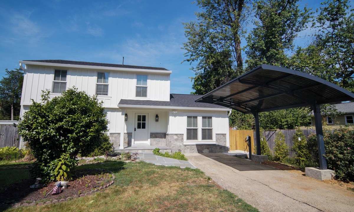 Penrose House | Charming Arlington home.
