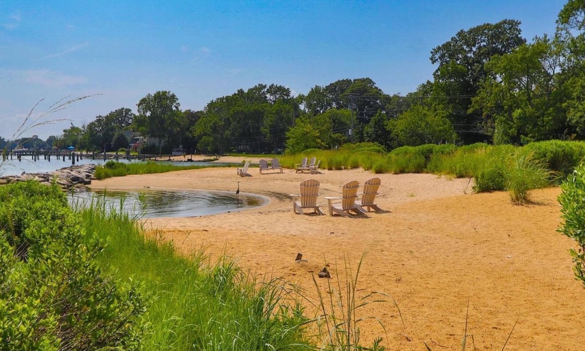 Arundel on the Bay House | Charming Coastal Retreat w Community Beach Dog-Friendly & Mins to Downtown Annapolis