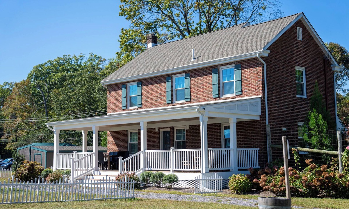 Voorhees House | Charming Farmhouse at Saddlehill Winery in Philadelphia Suburbs