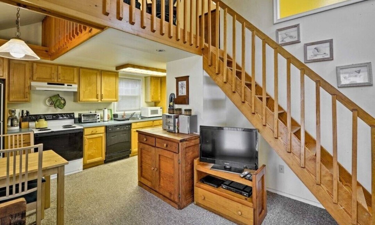 Surf City Cottage | Charming Garden Cottage - Surf City Ocean Block!