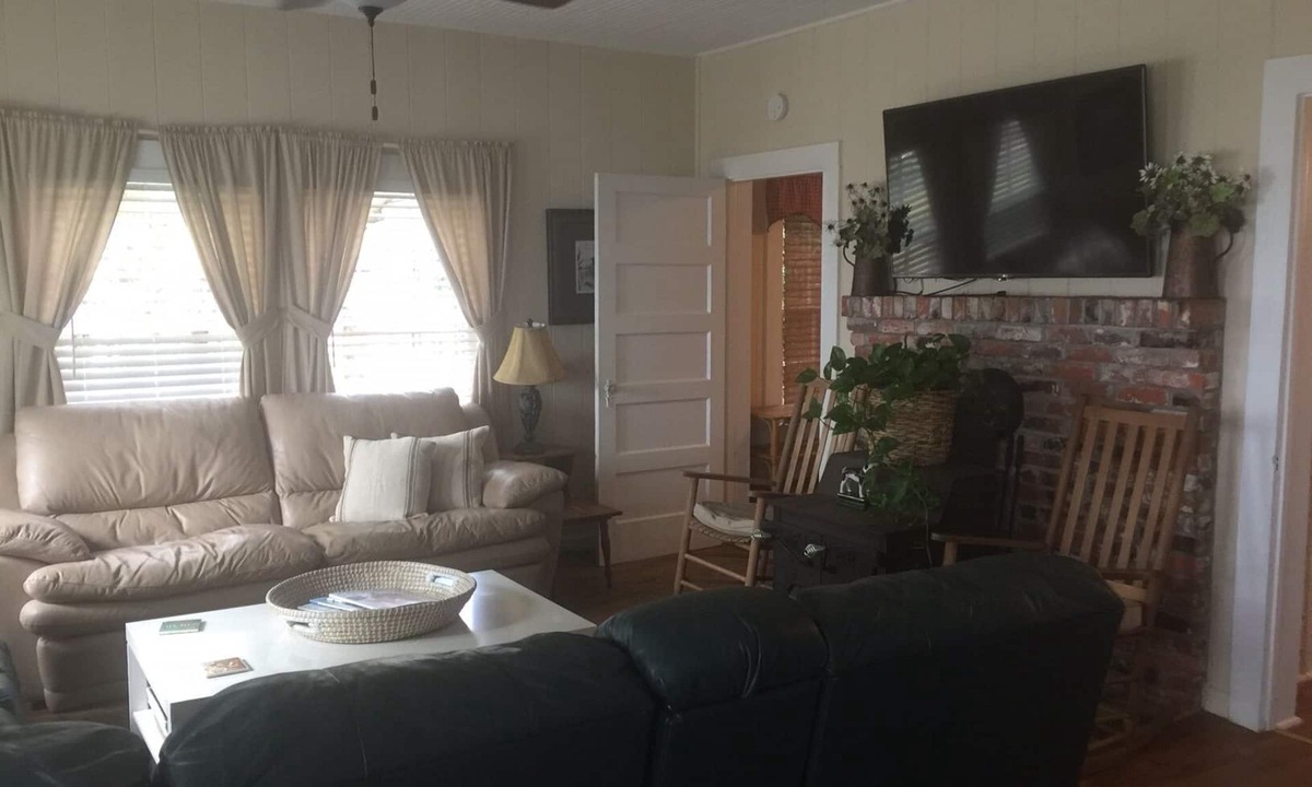 Lake Waccamaw House | Charming Lakefront Retreat! Beautiful Sunset Views!
