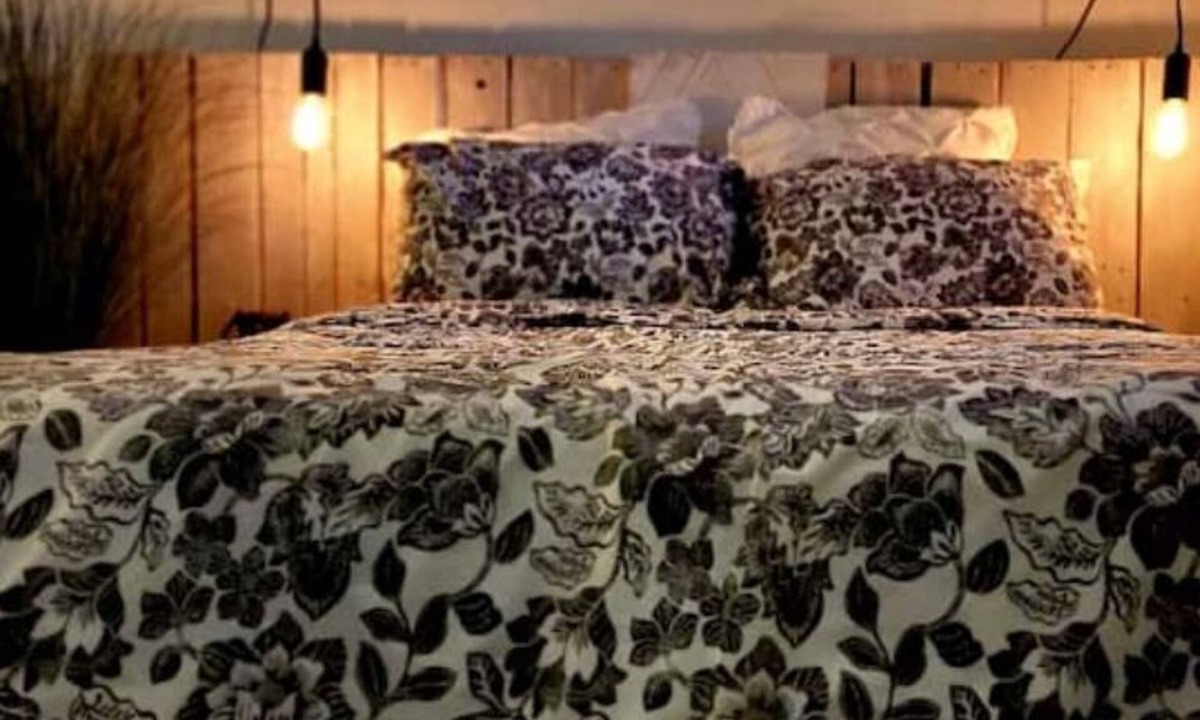Kenilworth House | Charming Modern Farmhouse Suite