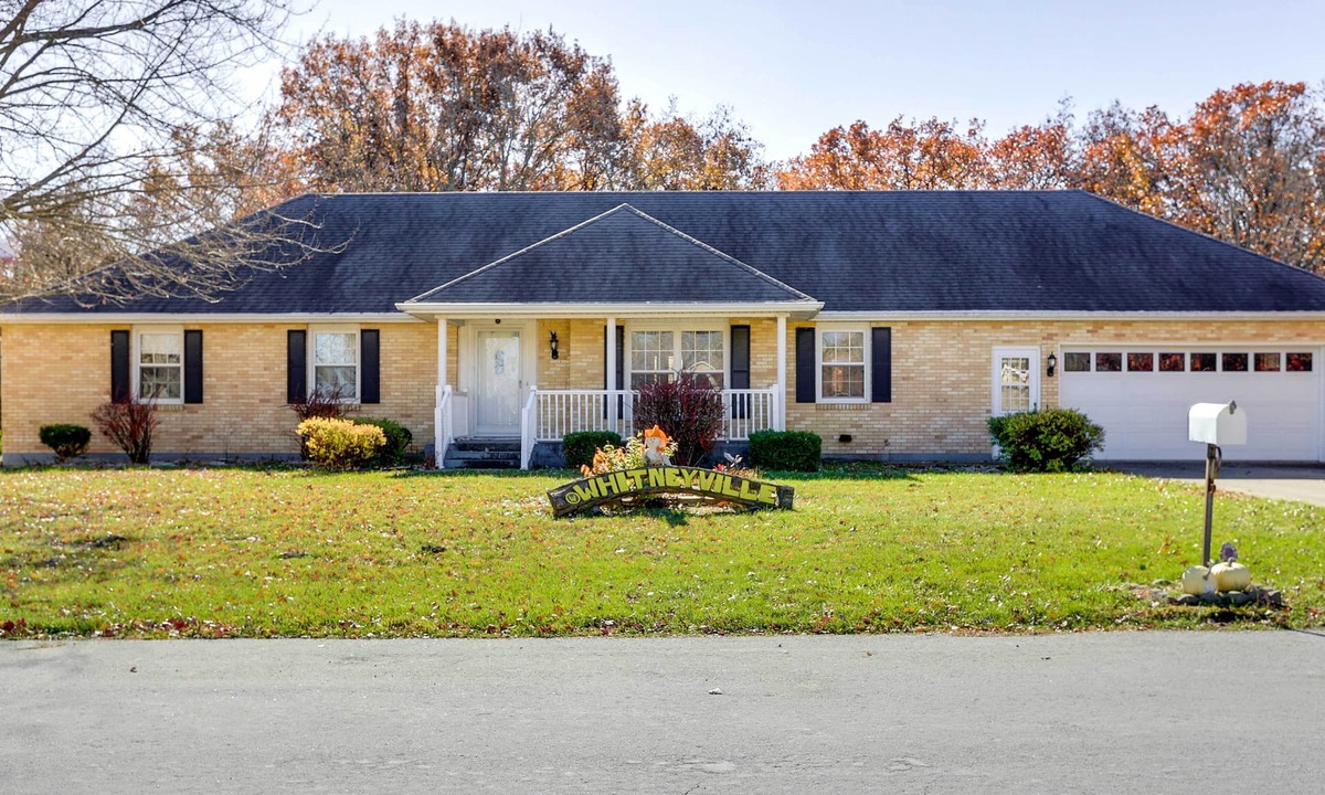 Paris House | Charming Paris Home w/Porch: Hunt + Unwind!