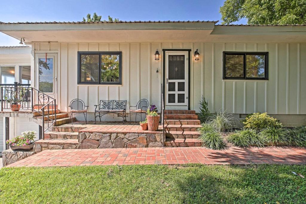 Summerville House | Charming Summerville Home with Yard and Sunroom!
