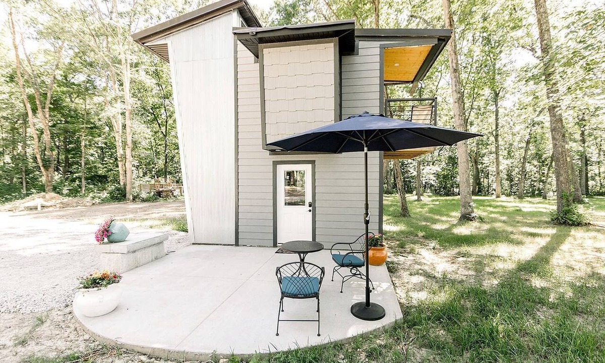 Owensville Cabin | Charming Tiny House near Owensville, Missouri - Perfect for a Romantic Nature Escape