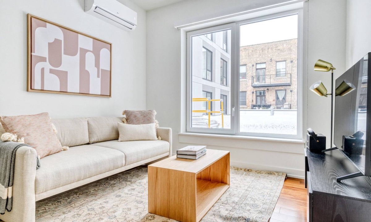Uptown Apartment | Charming Uptown 1BR w/ Roof & W/D, close to Red Line, by Blueground