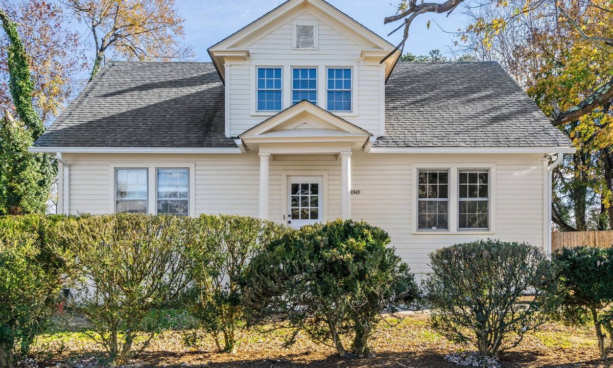 Marshall House | Charming Virginia Horse Country Retreat