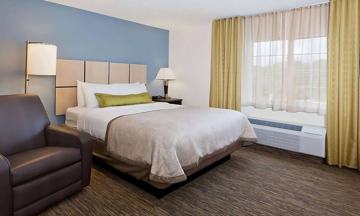 Ashley Oaks Hotel | Check out East Tennessee History Center! 3 Family-friendly Units W/Kitchens!