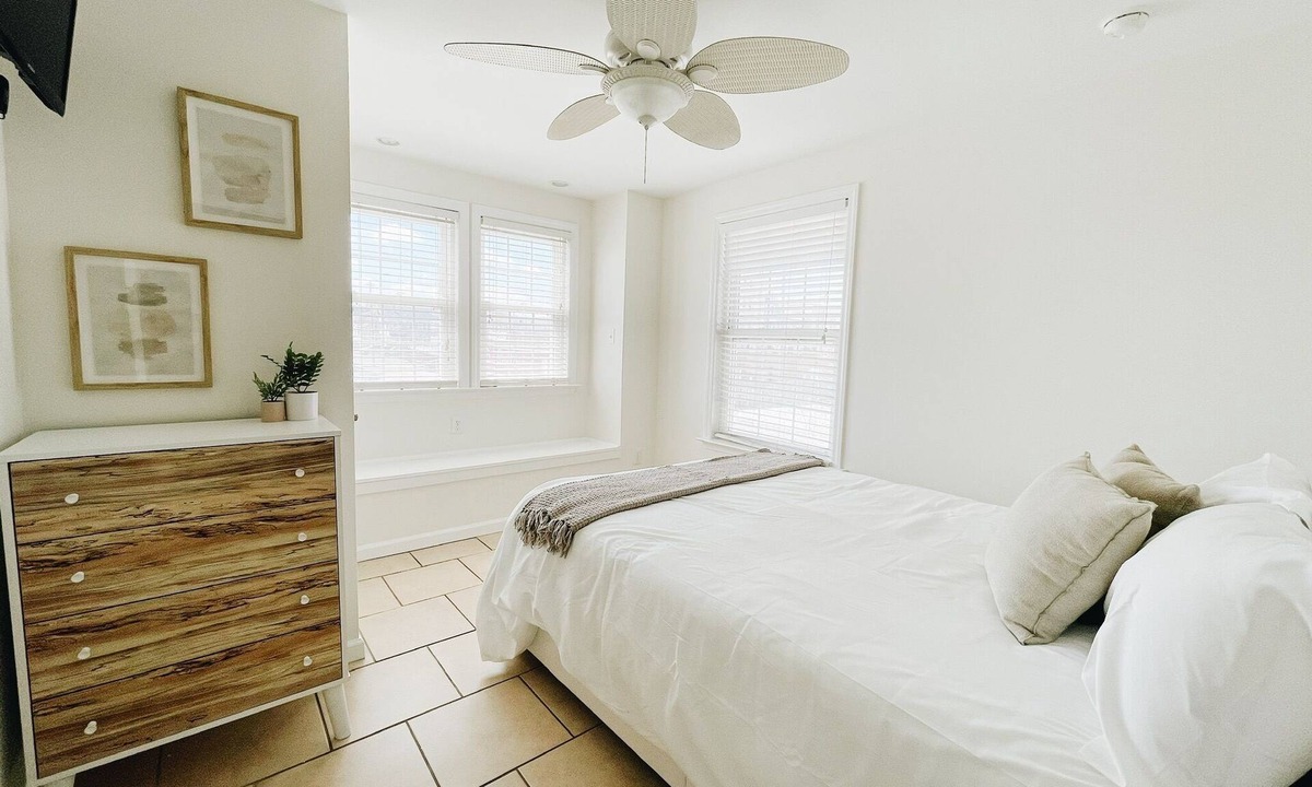 North End House | Cheerful, beach block 3-bedroom home!