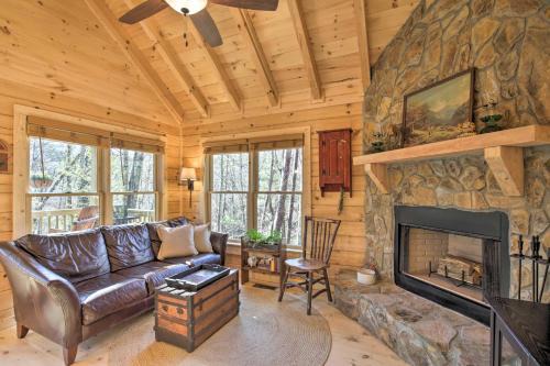 Cherry Log House | Cherry Log Couple’s Cabin Near Hiking & Waterfalls