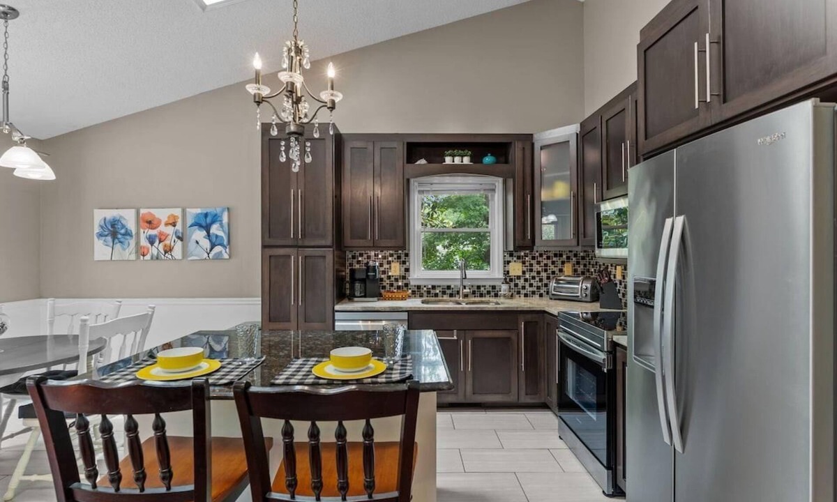 Kings Grant House | Cheryl House - We Love Doggies - Mid Town Location