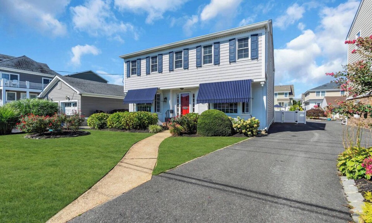 Point Pleasant Beach House | CHI307 | New Rental for Summer 2026! 6BR 4ba - New Updates! Pool w cabana room, sleeps 14!