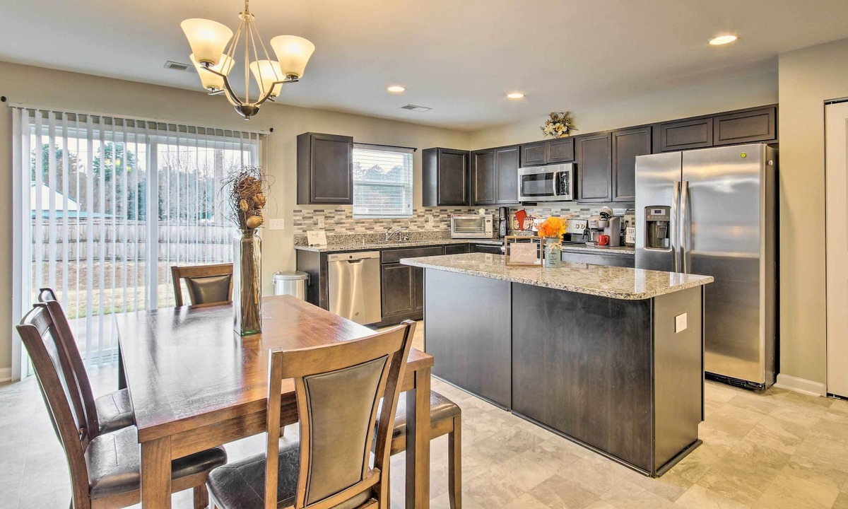 Lexington House | Chic Lexington Getaway w/ Community Pool!