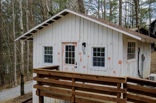 Tracy City House | Chic Retreat: Glamping Fun Awaits You and Your Besties in Tracy City, TN