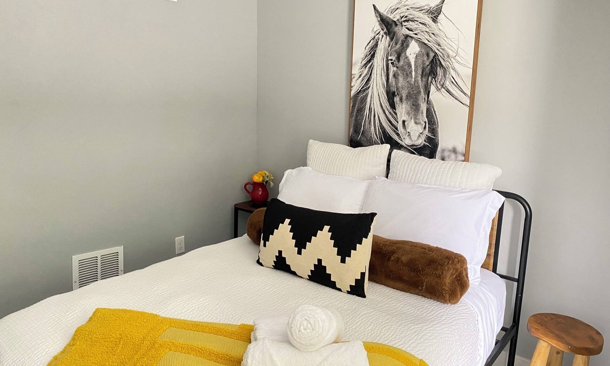 Downtown House | Chic Spacious Downtown Home - 5 Mins To Frederick Health Hospital & Fort Detrick
