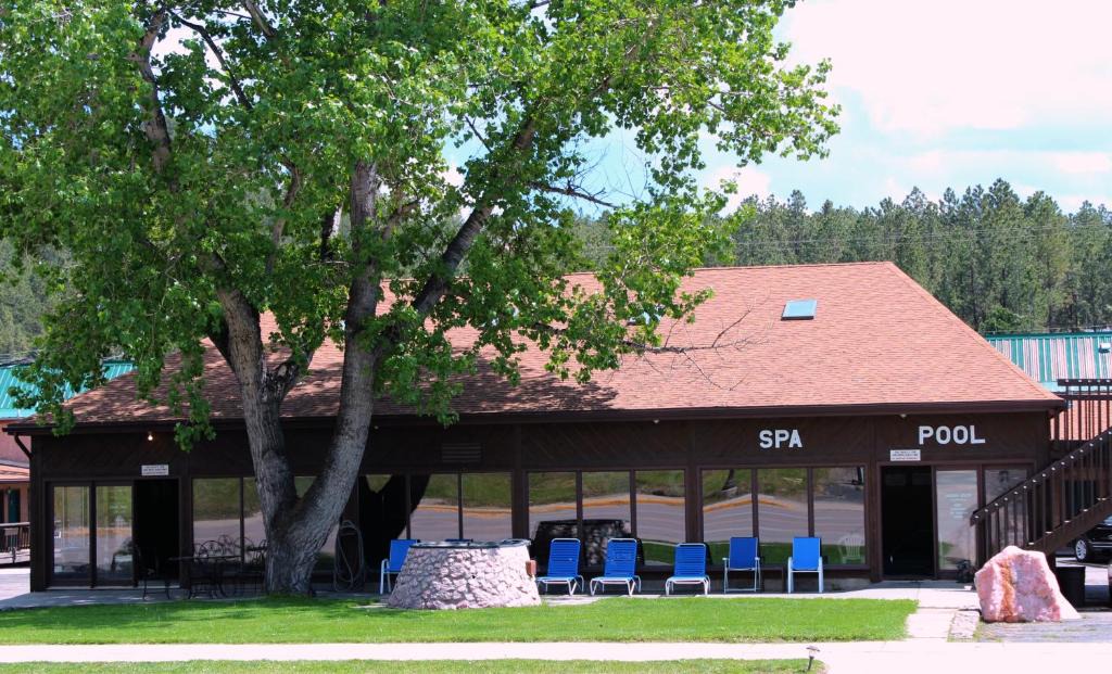 Custer Hotel | Chief Motel