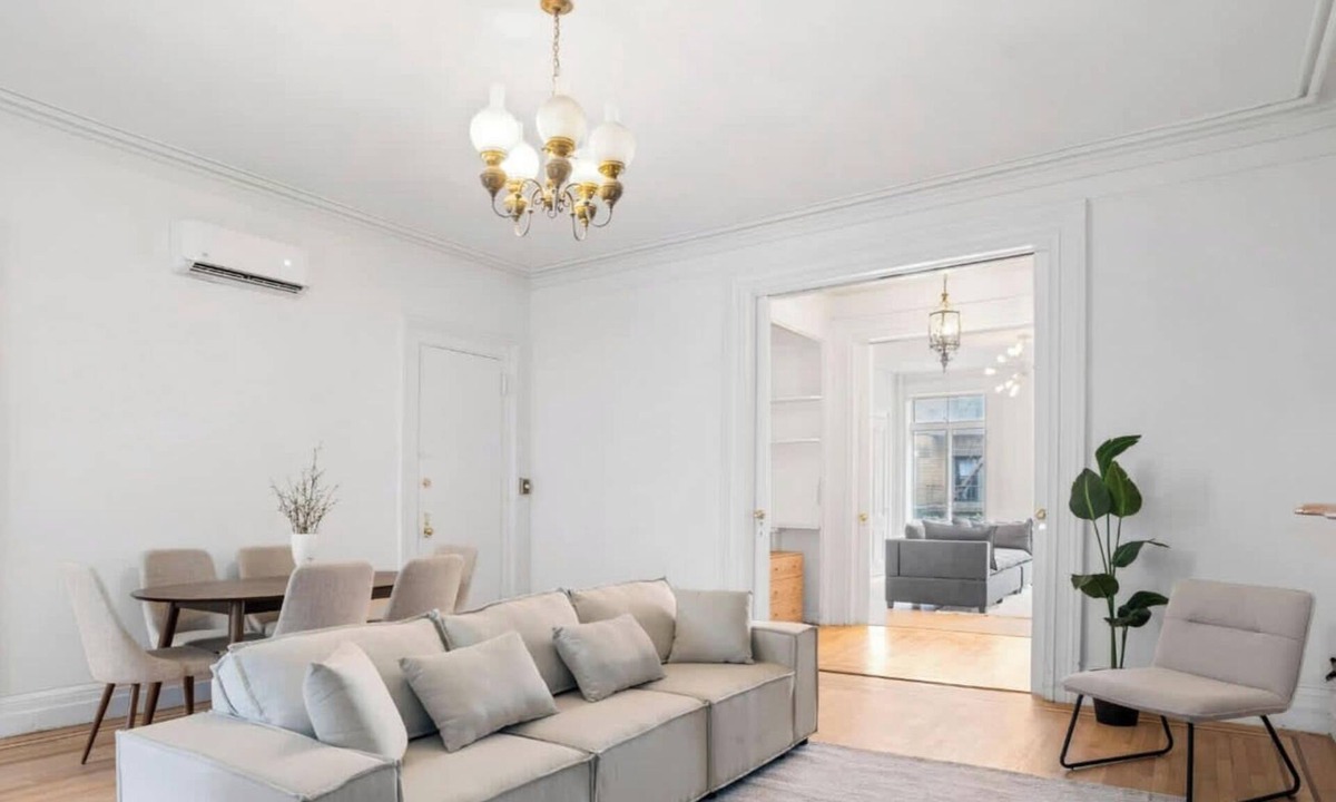 Chelsea Apartment | Classic NYC Brownstone 2Br Apartment in Prime Chelsea!
