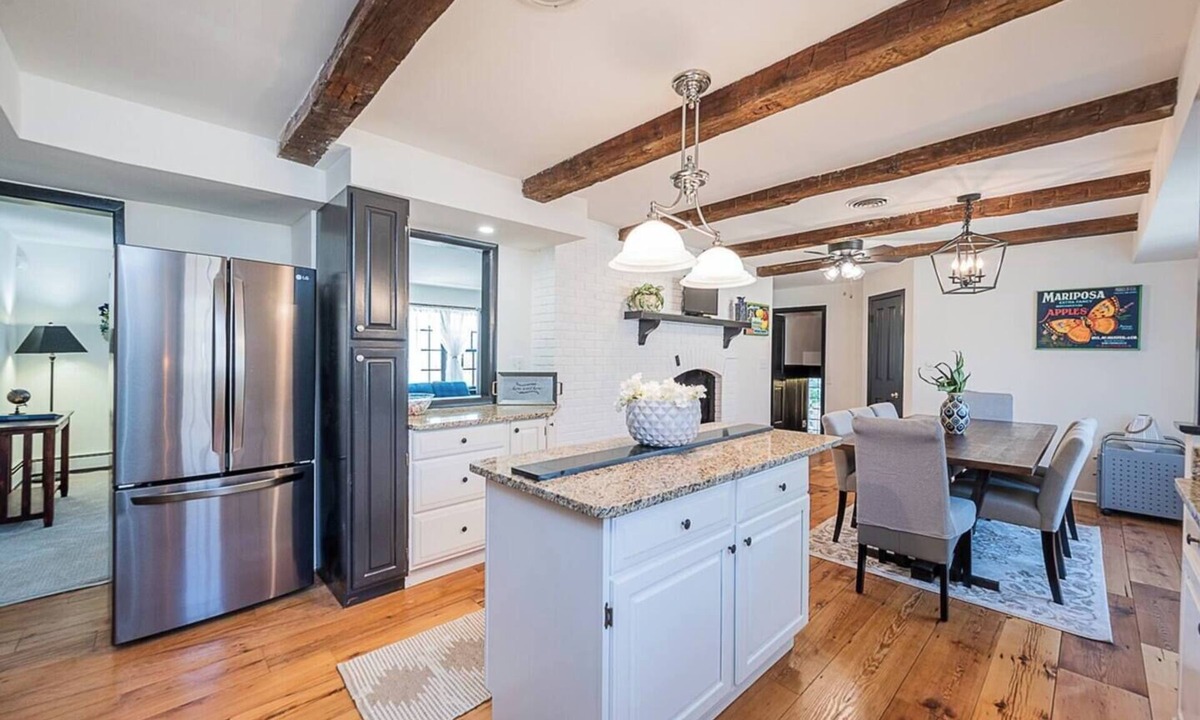 Reisterstown House | Clean & Spacious Charming Farmhouse