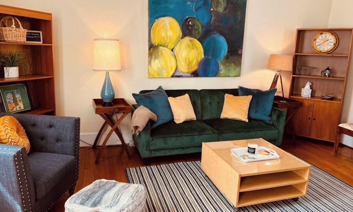 Old Town Winchester Apartment | Cleveland Park awesome Winchester 2 BR 1st fl apt. walk to everything!