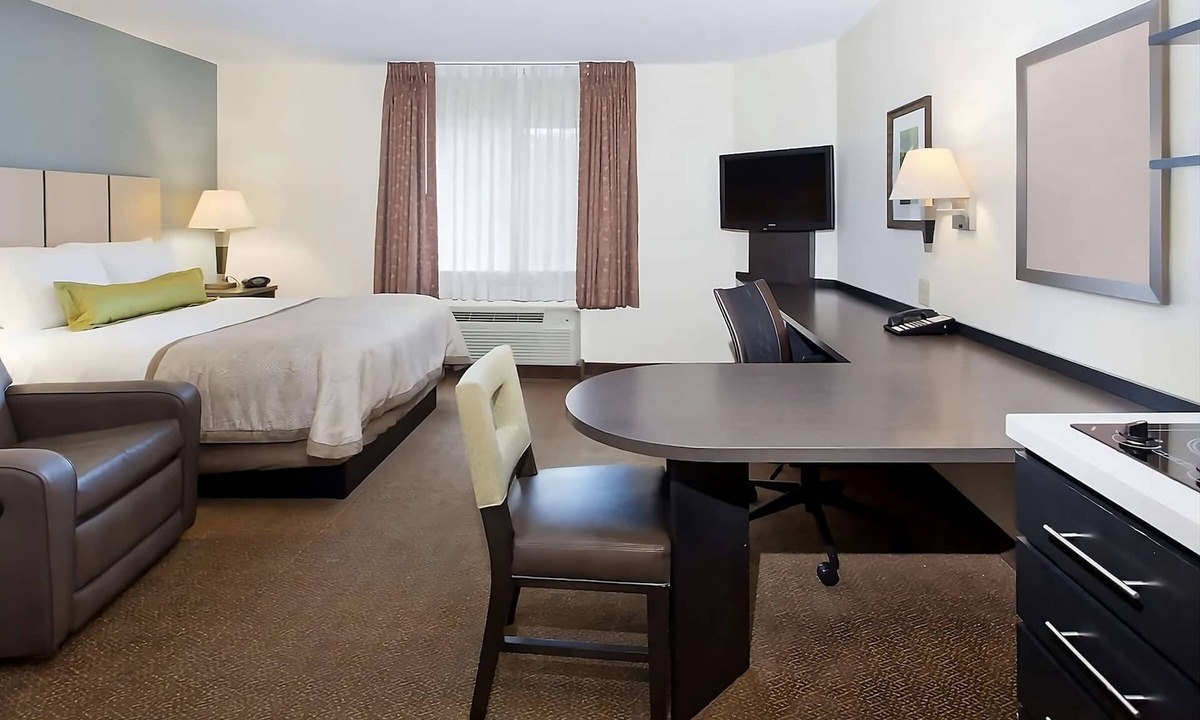 Ashley Oaks Hotel | Close to Concord Park! Pet-friendly Suite with Private Kitchen! Parking, Gazebo!
