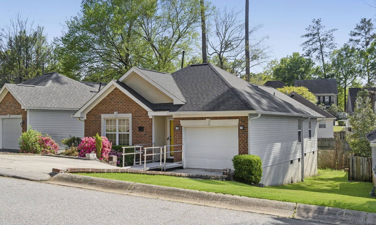 National Hills House | Close to everything located in the heart of Augusta!