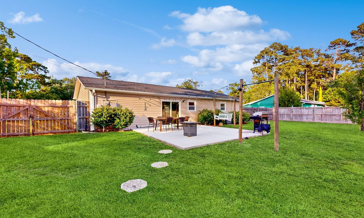 Ogden House | Coastal charm awaits-your perfect retreat for beachside memories & relaxation